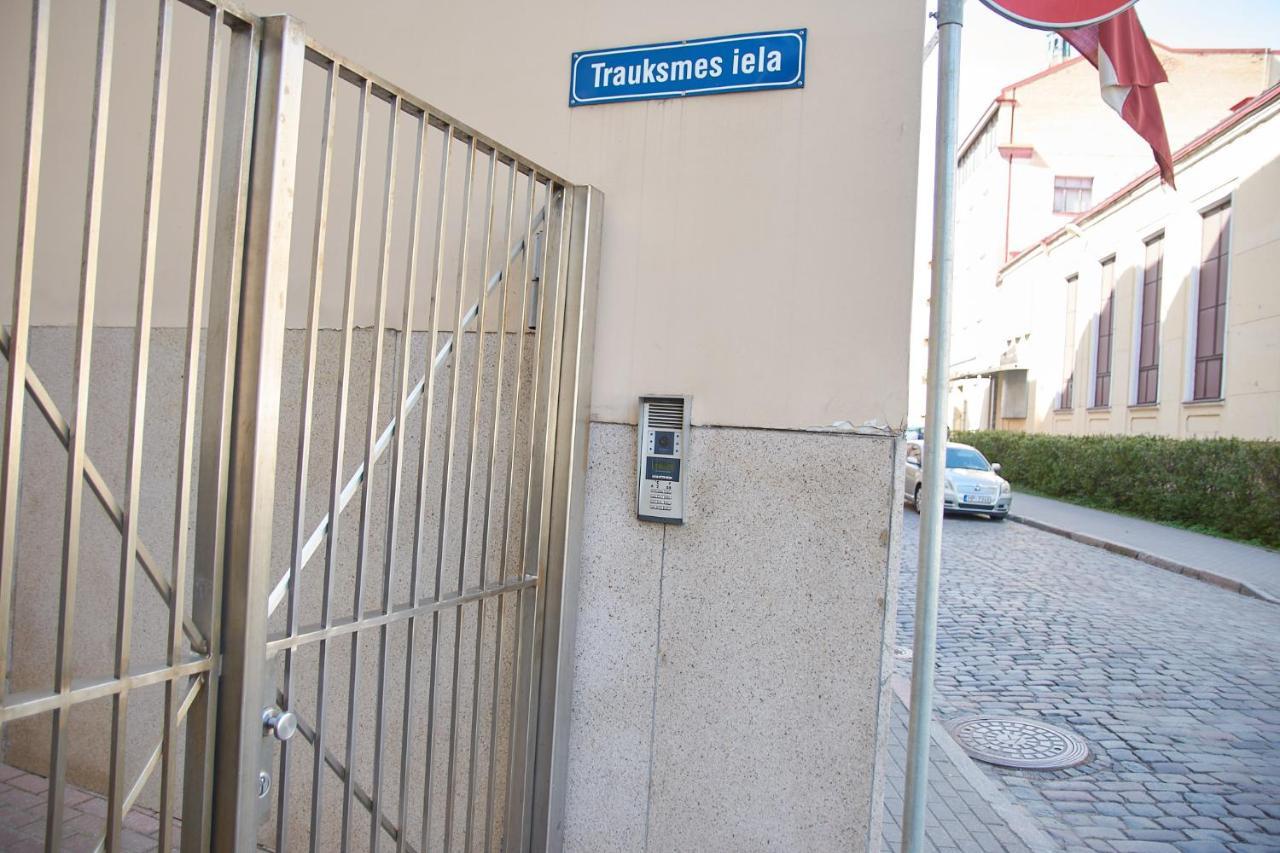 Studio Apartment In The Heart Of Riga Old Town Luaran gambar